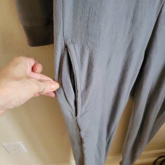 Bottoms Out Gal Adult Hooded One Piece PJs Size Small Gray W Pattern & Pockets - Picture 7 of 7